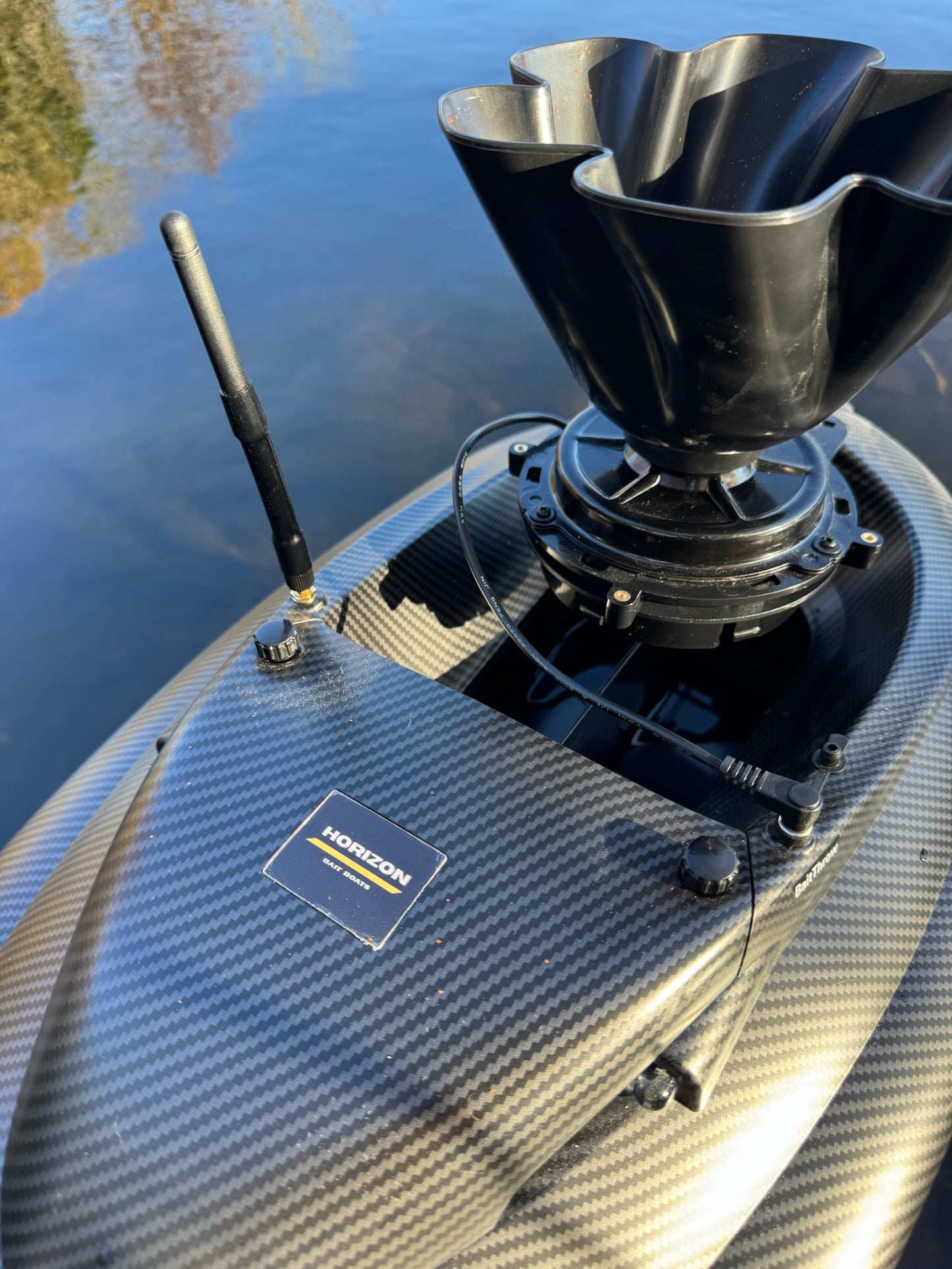 Horizon MANTA Bait Boat - GPS Autopilot, Built-in Sonar, Bait Spreader - PRE-ORDER